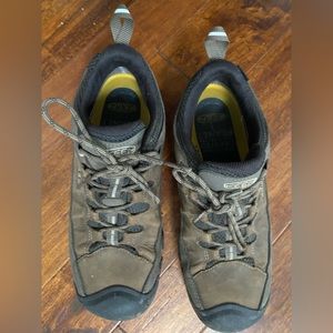 Men’s Waterproof Keen hiking shoes size 10.5